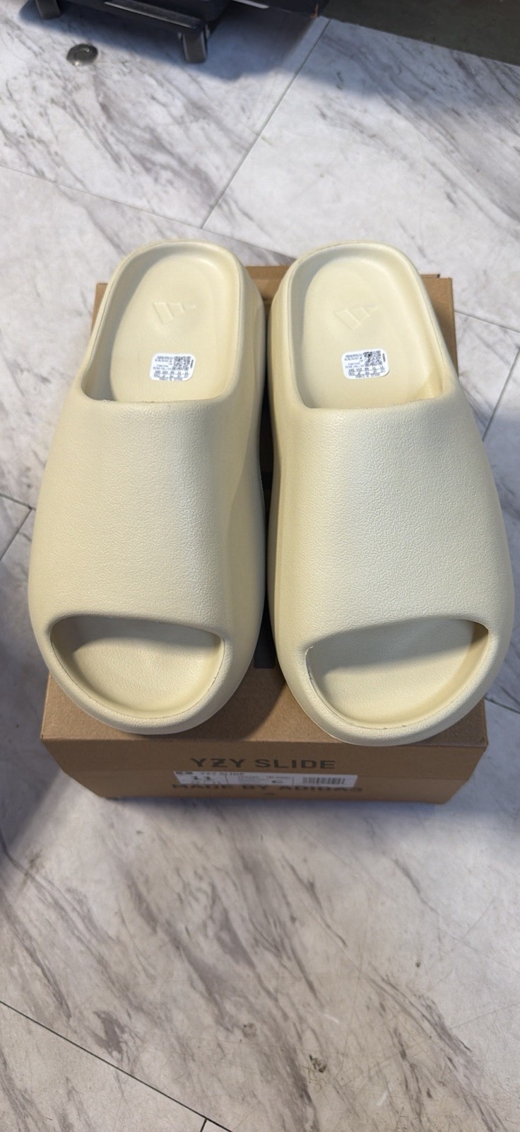 New Adidas Yeezy Slide Bone FZ5897 Unisex Size 11 Slipper Sandal Without Box