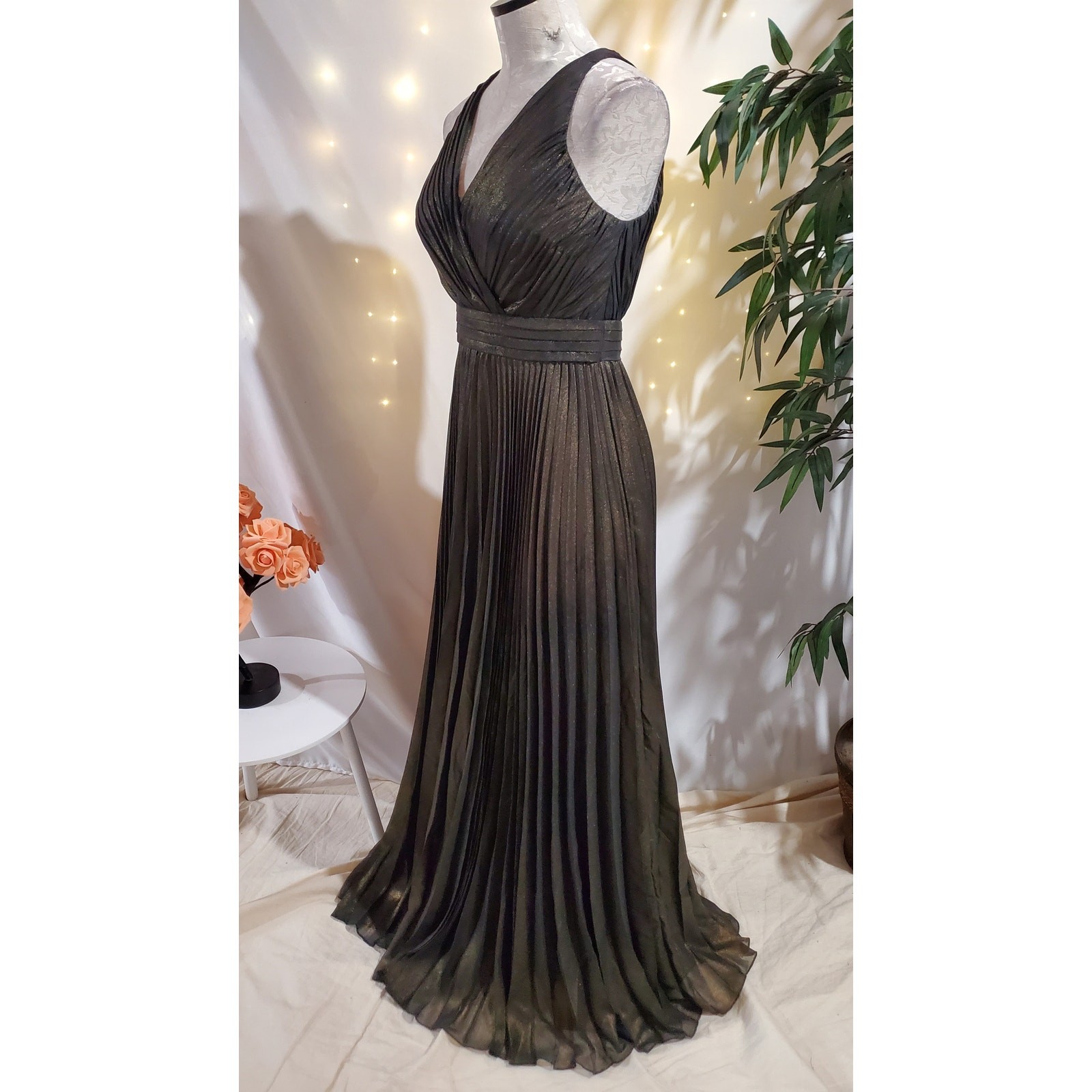 Aidan Mattox Foiled Chiffon Metallic Pleated Formal Gown Size 2 Wedding Event