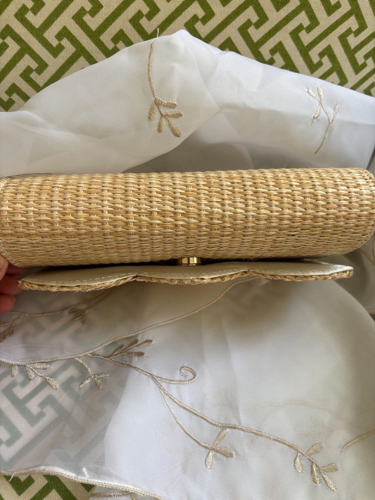 LISI LERCH Nautical Scalloped Straw CLUTCH Or Crossbody Seashell Emblem