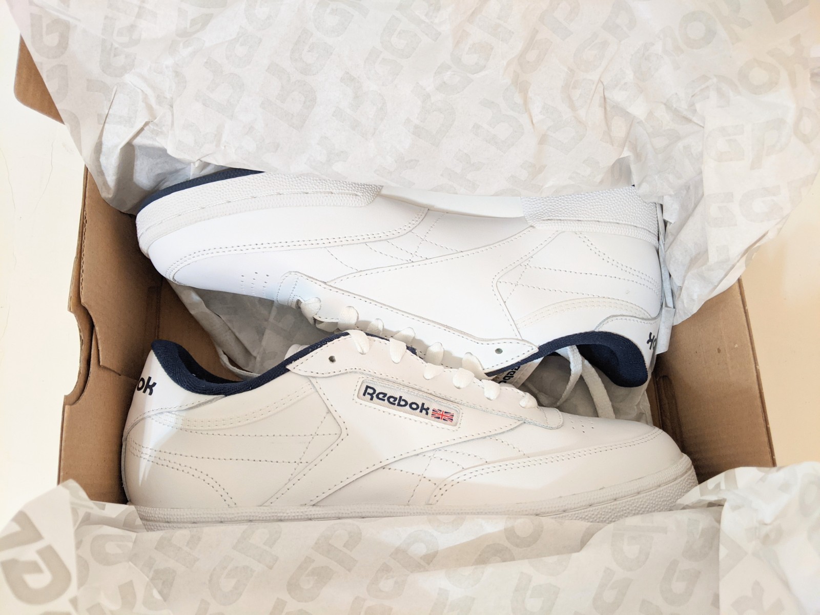 Reebok Classic Club C 85 Sneaker White/Navy Blue Size 7.5 NEW in Factory Box
