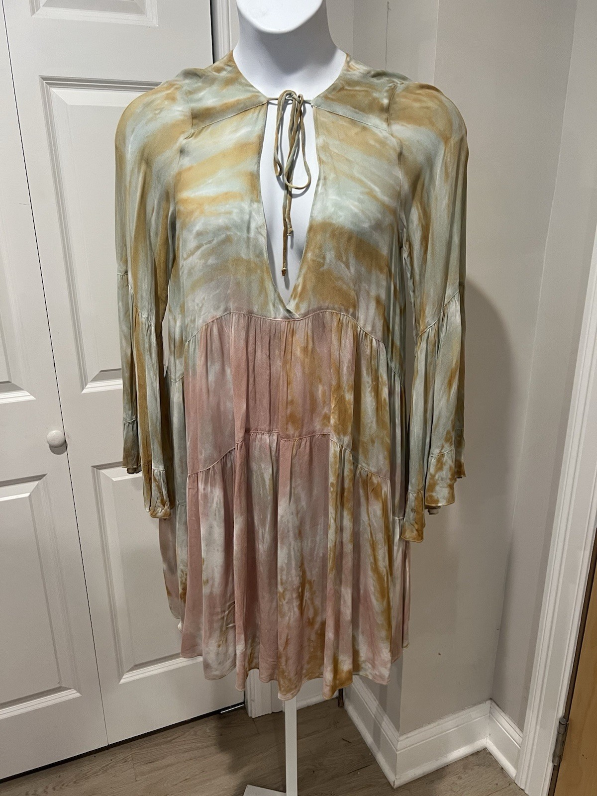 Young Fabulous & Broke Tie Dye Chiffon V-Neck Bell Sleeve Trapeze Dress S