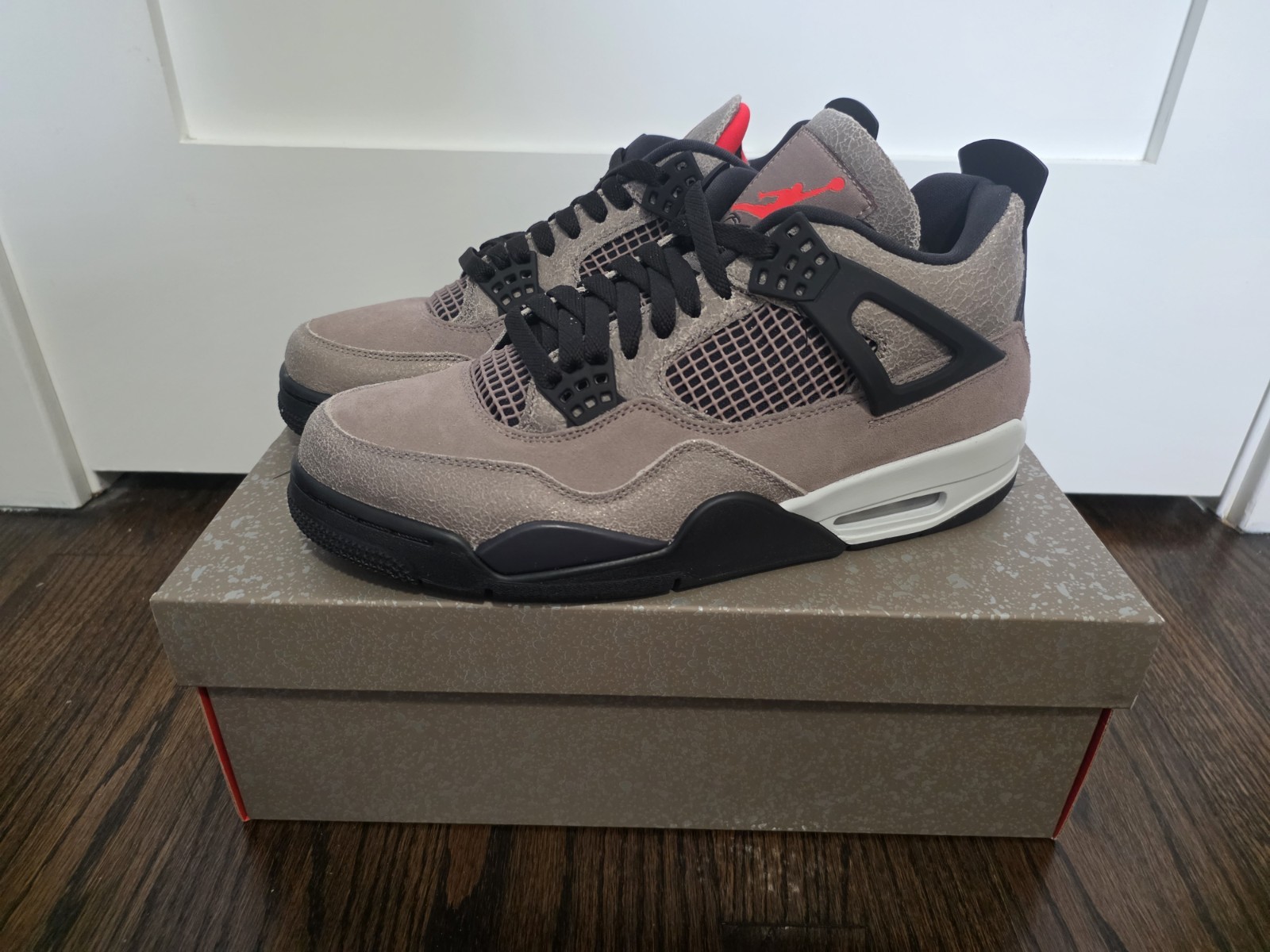 Air Jordan 4 Retro Taupe Haze Size 9.5M / 11W (DB0732-200)