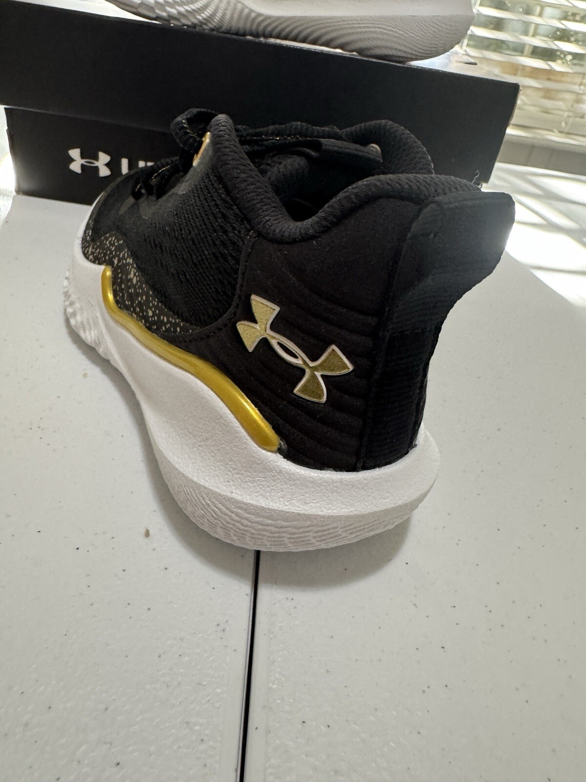 Under Armour UA Flow Breakthru 2 Black Basketball Shoes US Womens 5.5 (c10)