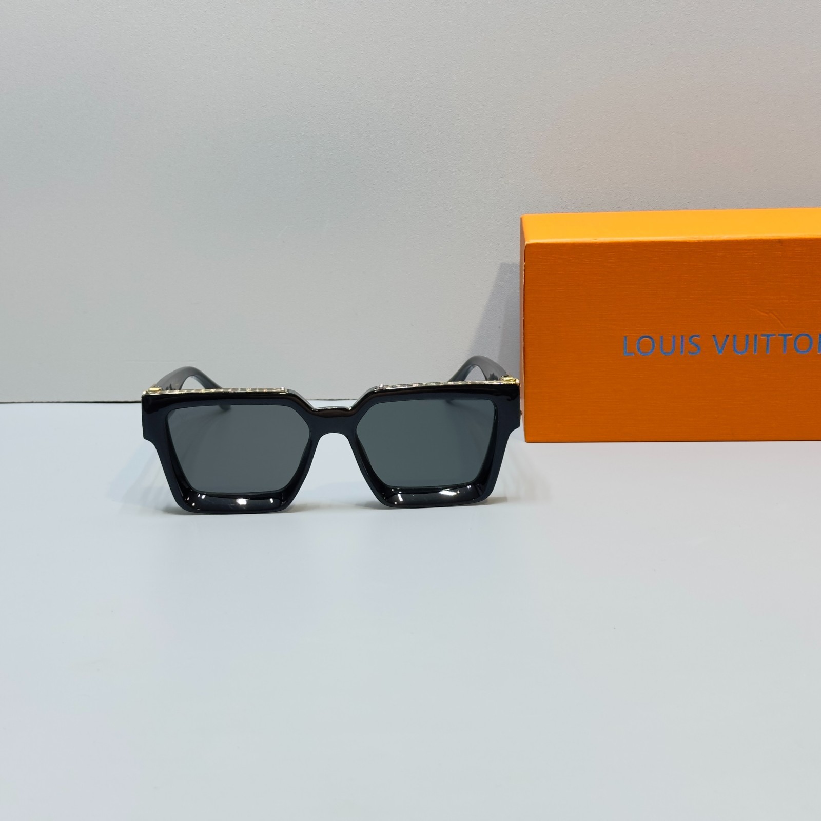 Louis Vuitton Z1165W Black Frame Gray Lens Sunglasses Brand New With Box