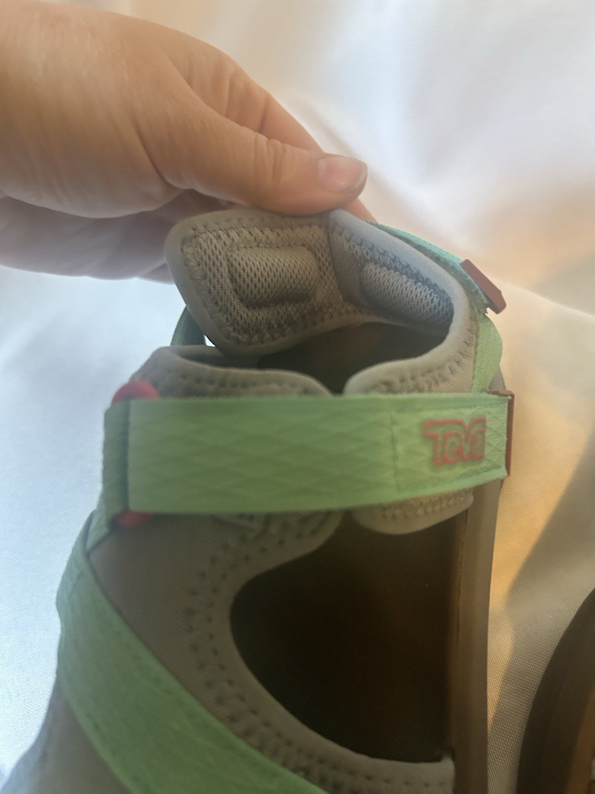Teva Aventrail R2T Trail Running Sandal – women’s size 8