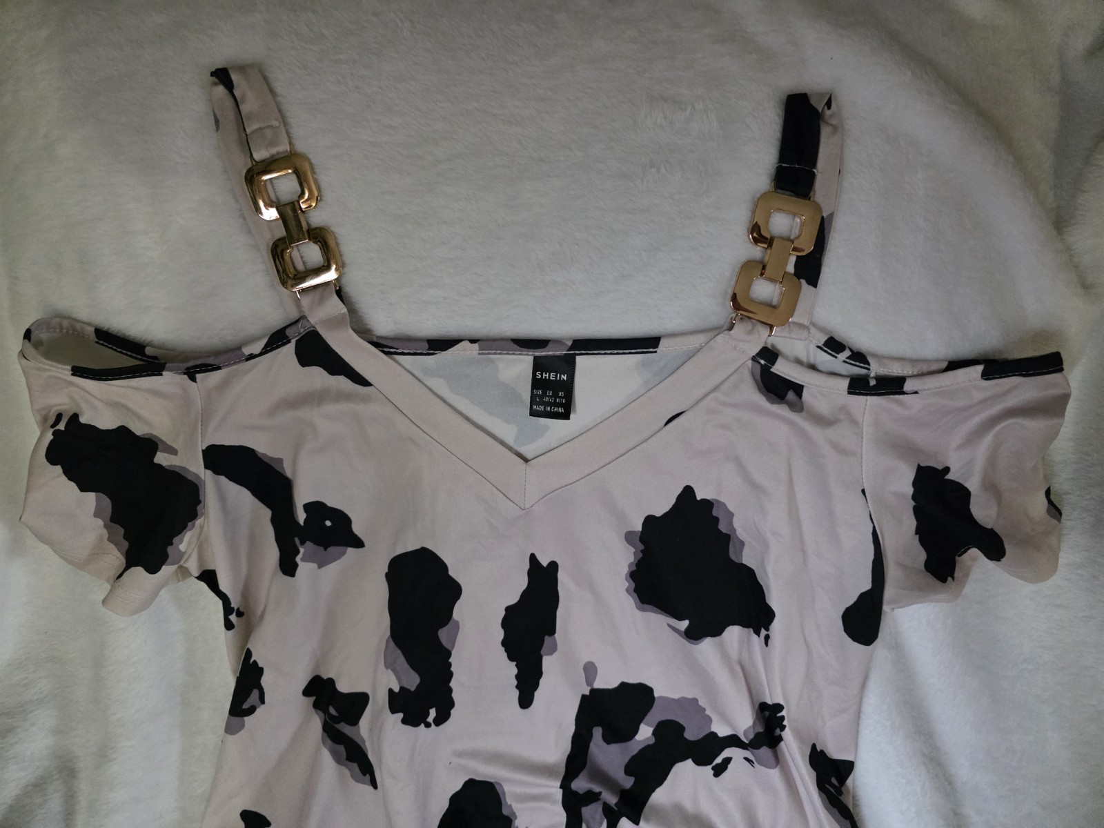 Cold Shoulder V-neck Top Cow Print Gold Chain Strap Detail Tan Black L 8/10
