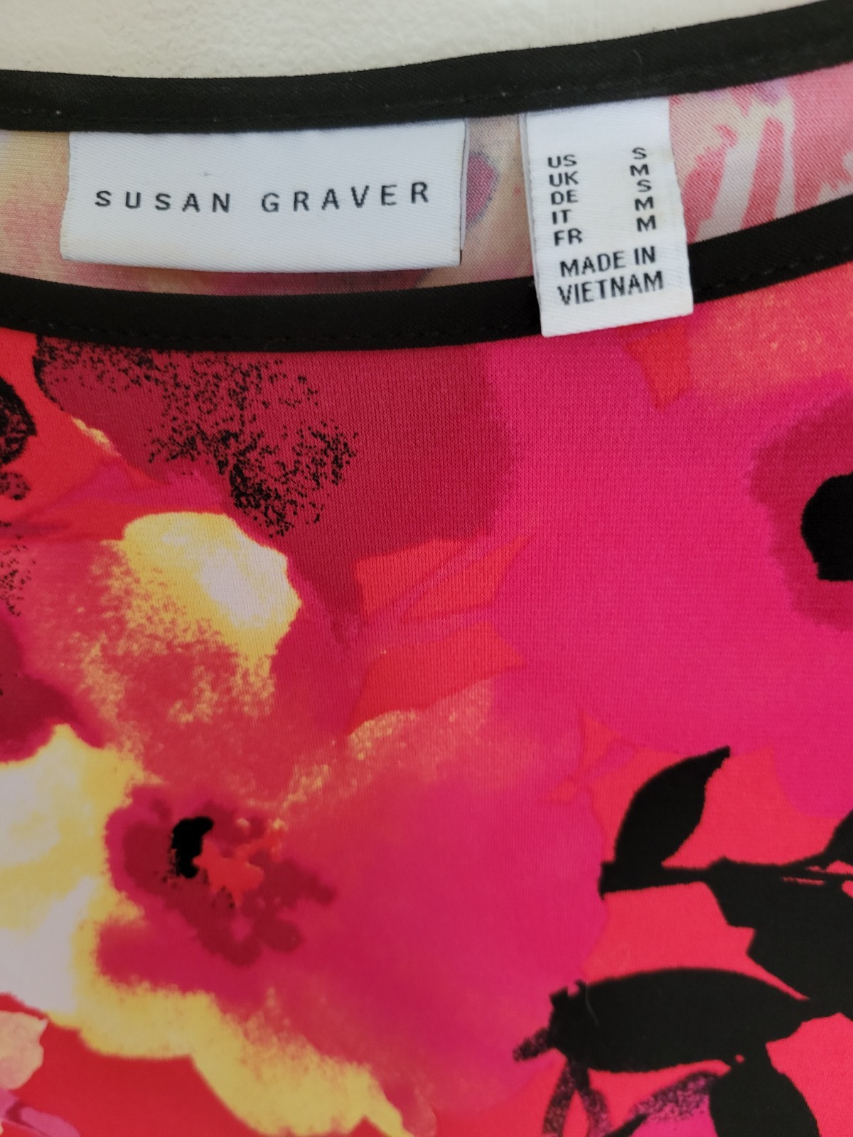 Susan Graver Size S 3/4 Sleeve Blouse Red/Black/Pink/Yellow Floral Women Stretch