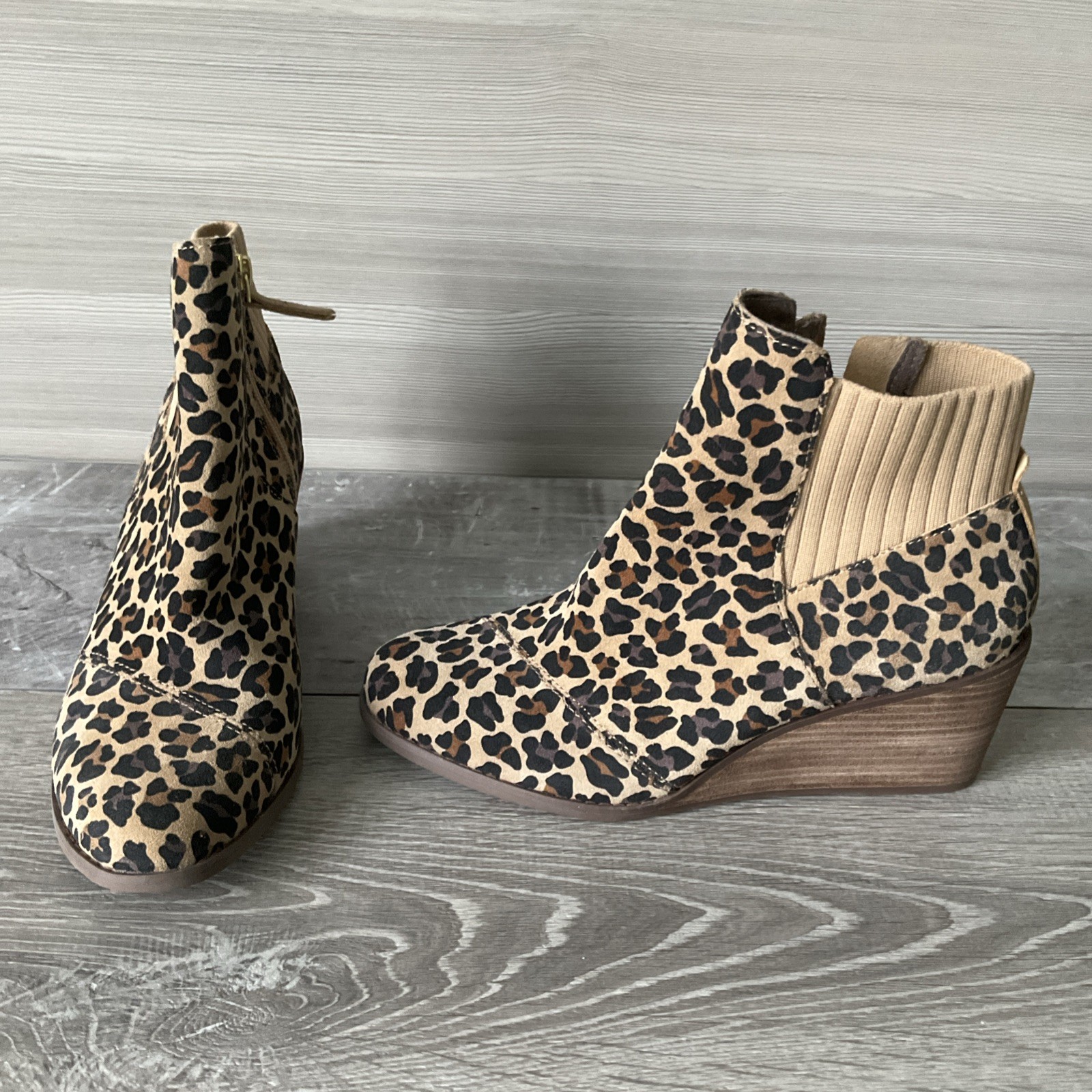 Toms Sadie Classic Leopard Print Suede Womens Sz 9 Zip Wedge Booties Ankle Boots