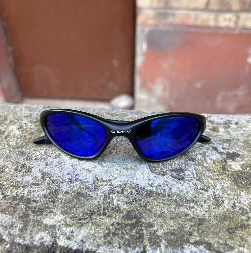 Vintage Oakley Minute Sunglasses Black Frame Blue Lenses Y2K Gorpcore