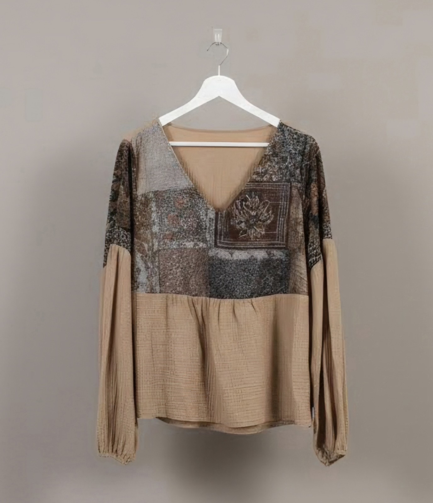 Women’s Bohemian Blouse Patchwork-Like Natural Colors 44″ bust 24″ Dwn Bk NWOT