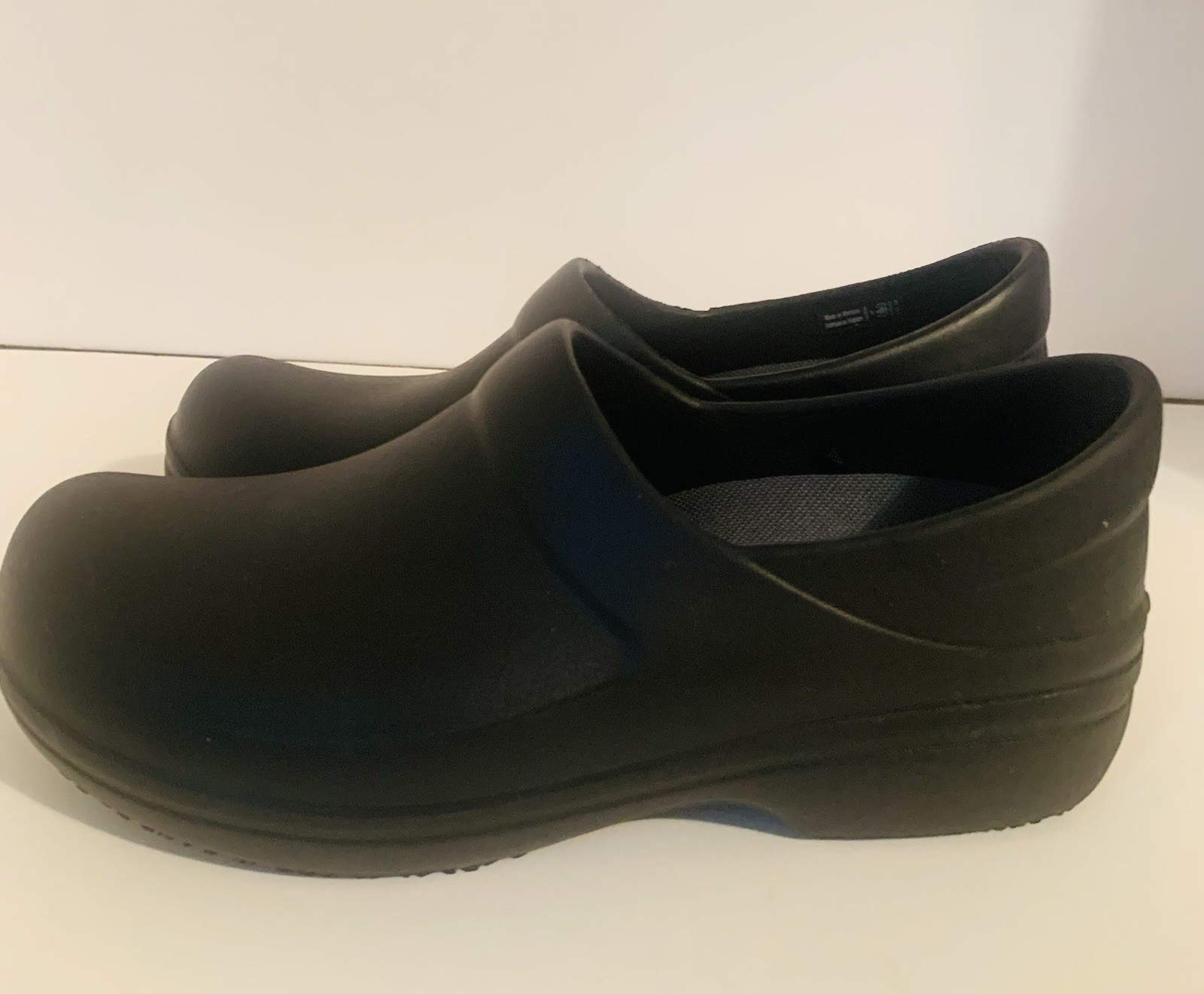 Crocs at Work Women’s Neria Pro II Slip Resistant Clog Black Sz 8 NIB No Tag
