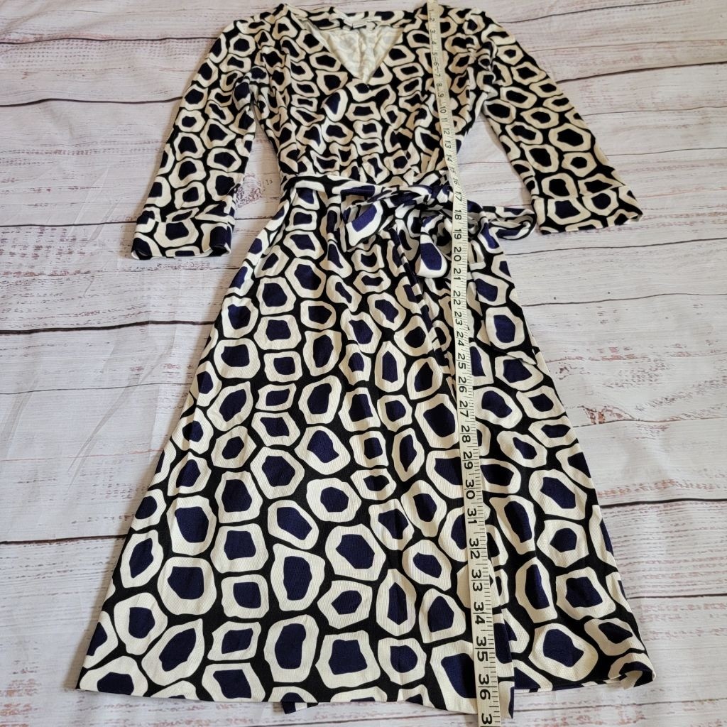 Diane Von Furstenburg Irregular Circle Print Blue White Silk Wrap Dress Womens 2