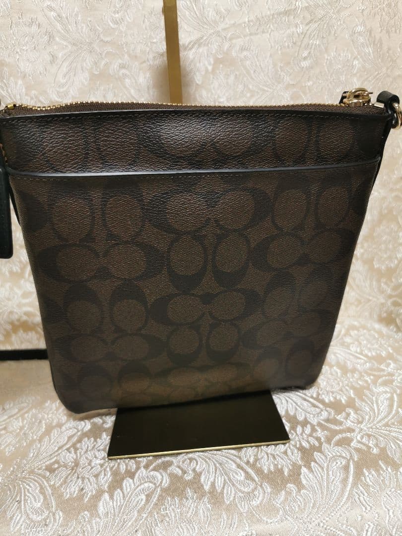 Excellent Condition Coach Signature Shoulder Bag F35940 25a