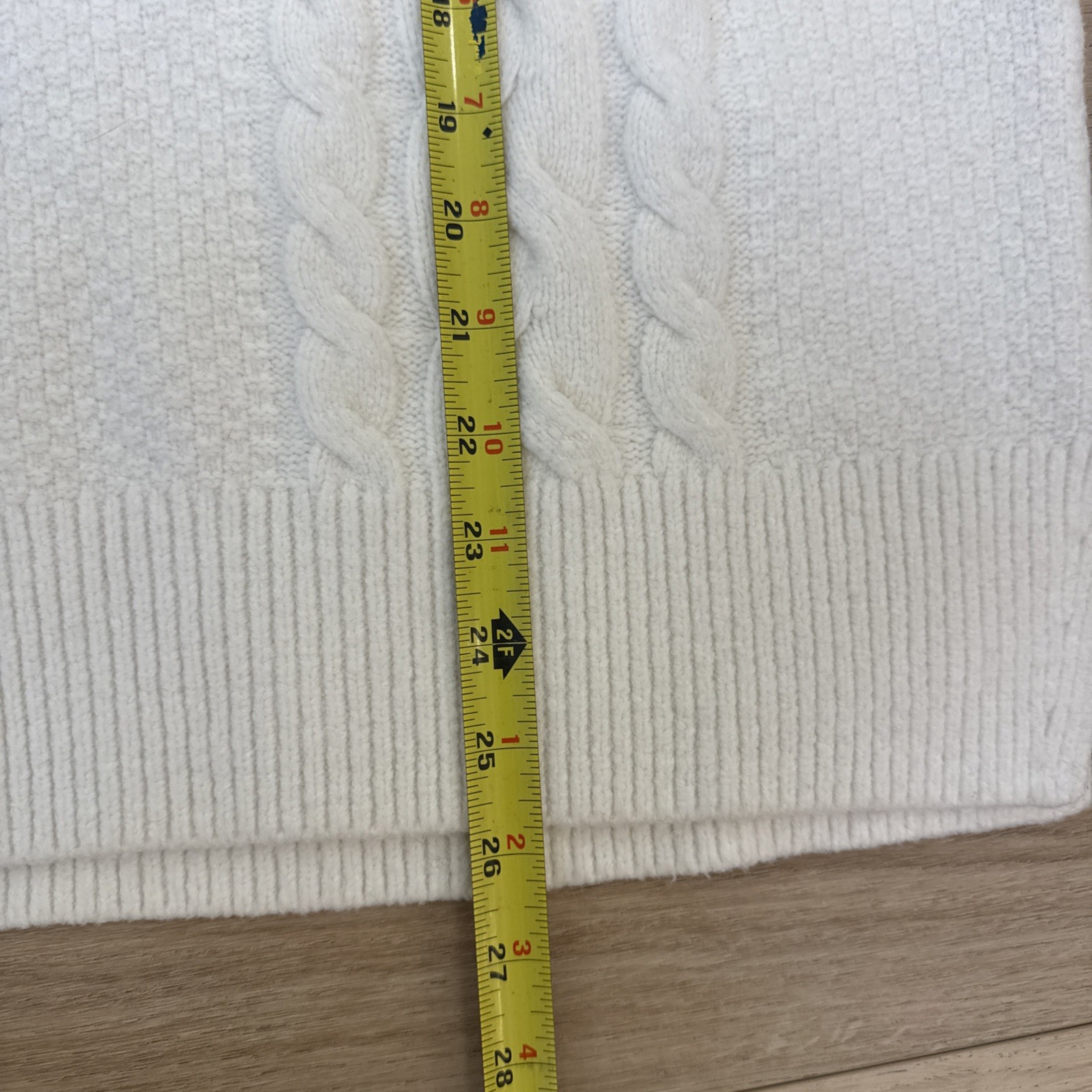 Abercrombie and Fitch Oversized Fluffy Cable Crew Neck Sweater – Medium – EUC