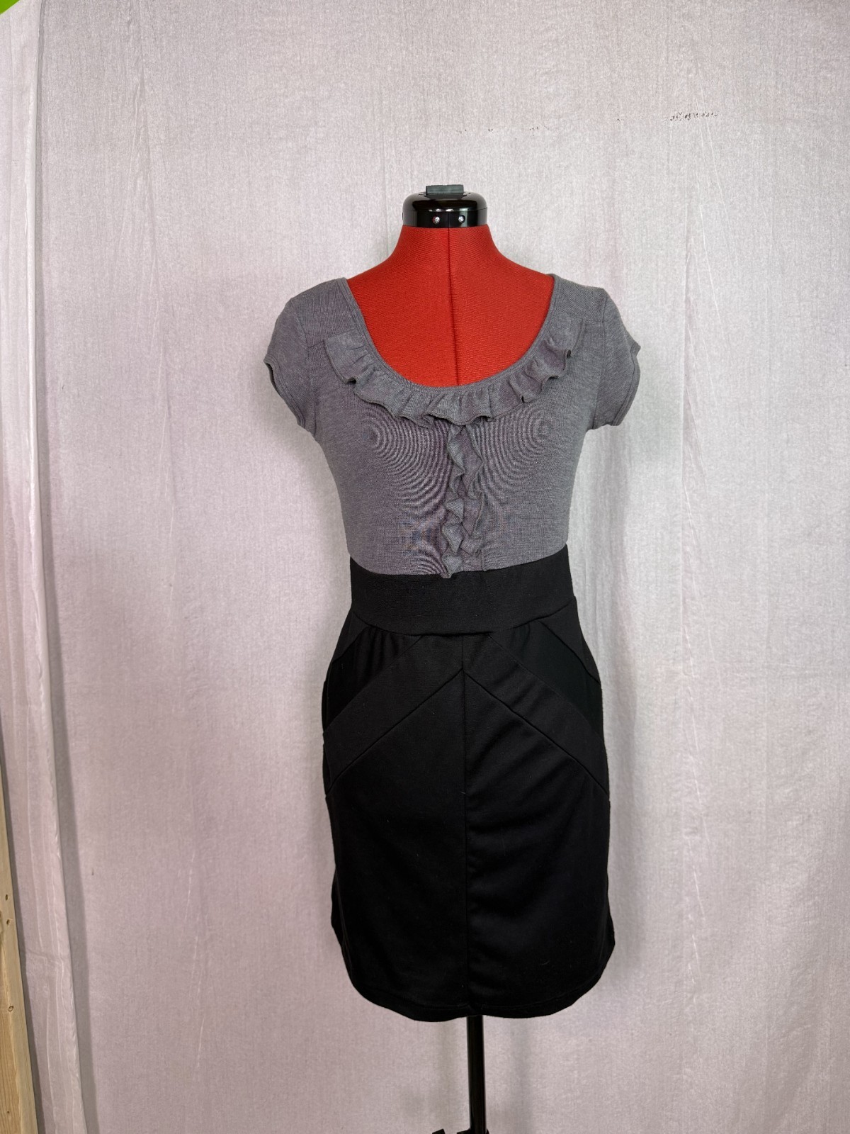 Bebop Grey Black Fitted Dress Women Size M Ruffle Scoop Neck Casual D874