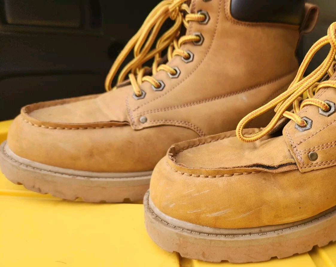 Denali soft toe workboot Used mens size 9 US