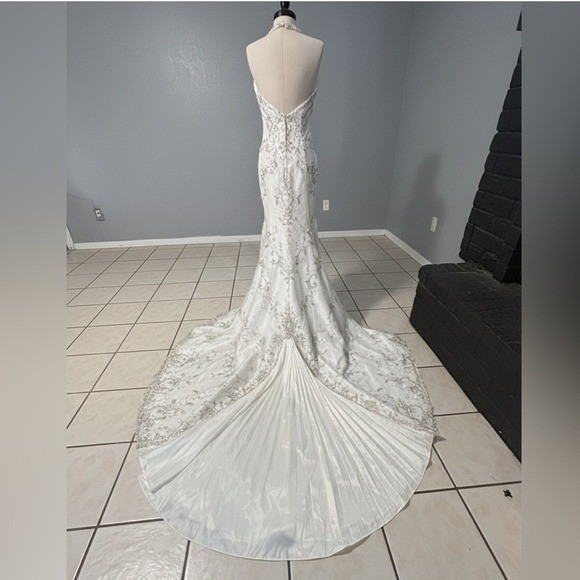 Mori Lee Madeline Gardner Wedding Dress White Embroidered Halter Mermaid Bridal