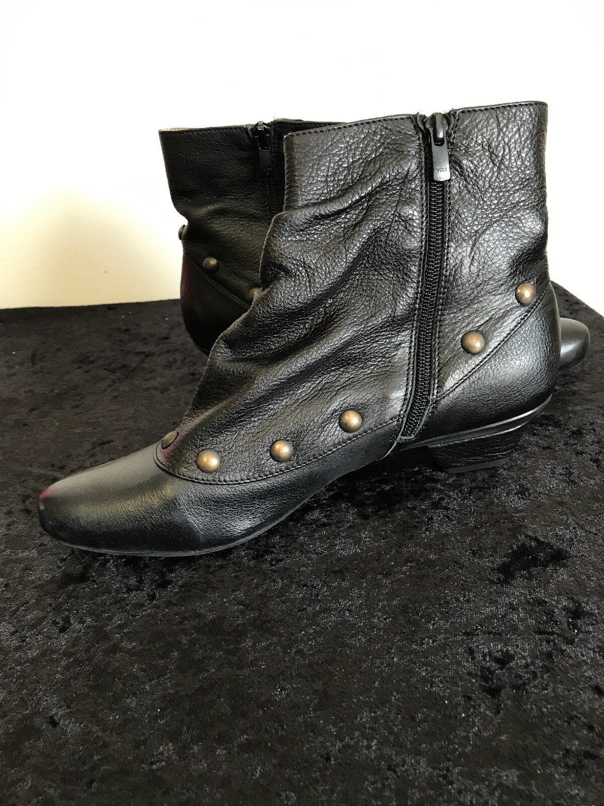 New ERIC MICHAEL “NOLITA” Ankle Boots Black Leather EU 41 US 10.5 Rare