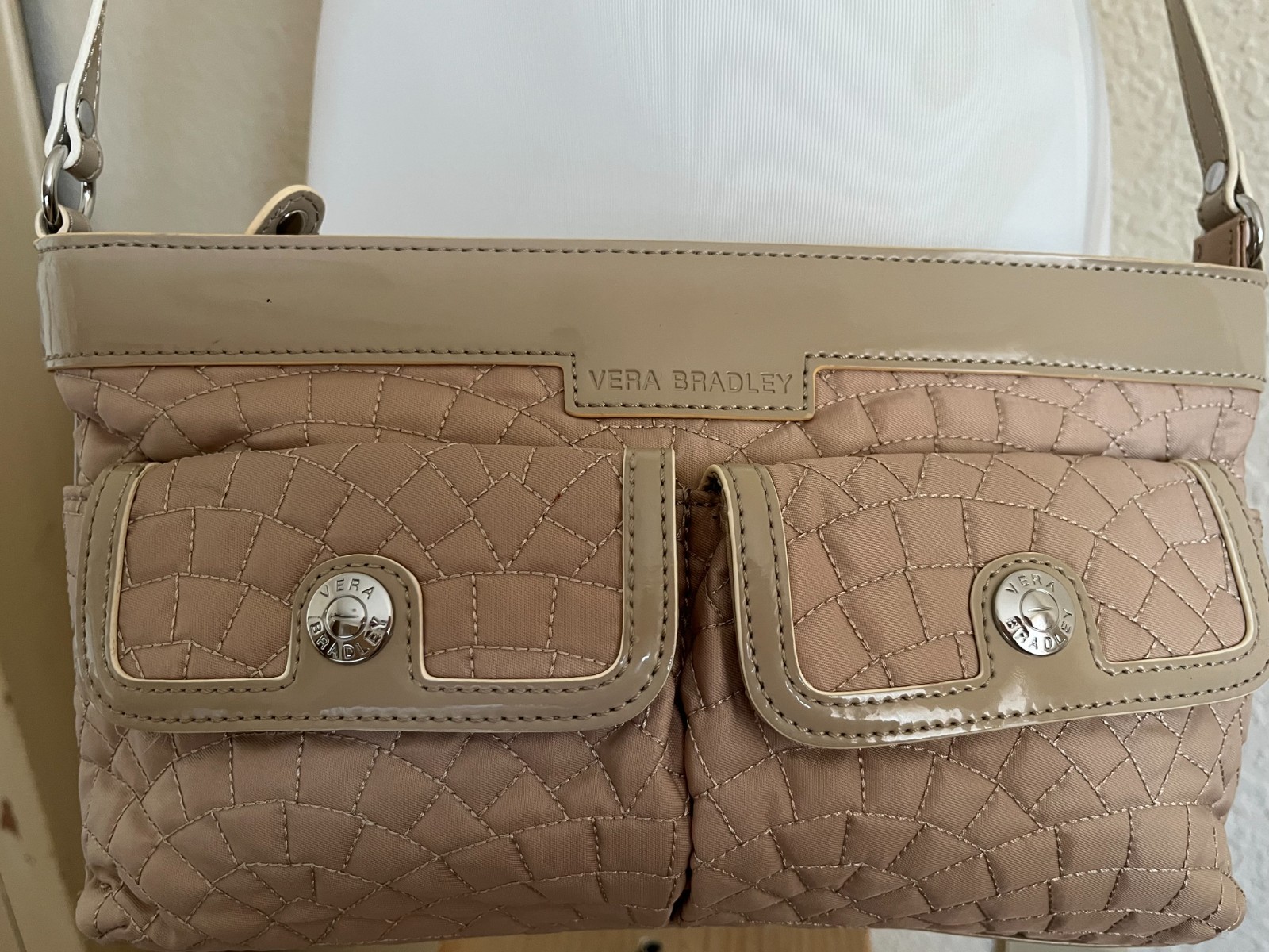Vera Bradley Quilted Lt Tan Quilted Poly Crossbody Purse Patent Straps Accents