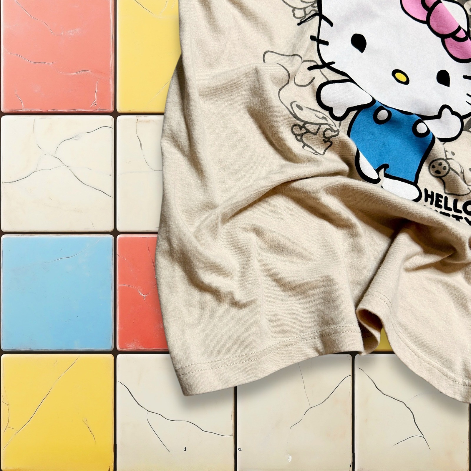 Y2K Hello Kitty Sanrio Tee Womens XS Beige Japan Kawaii Graphic Cartoon T-Shirt