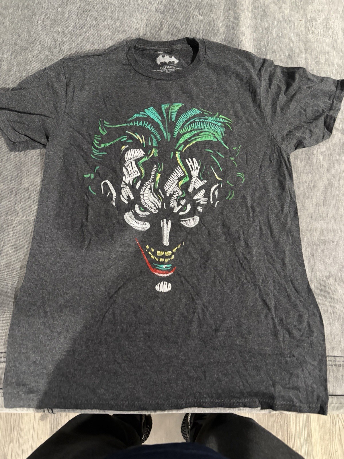 Batman Men’s Joker Graphic Print T-Shirt Gray Regular Fit Crew Neck M VINTAGE