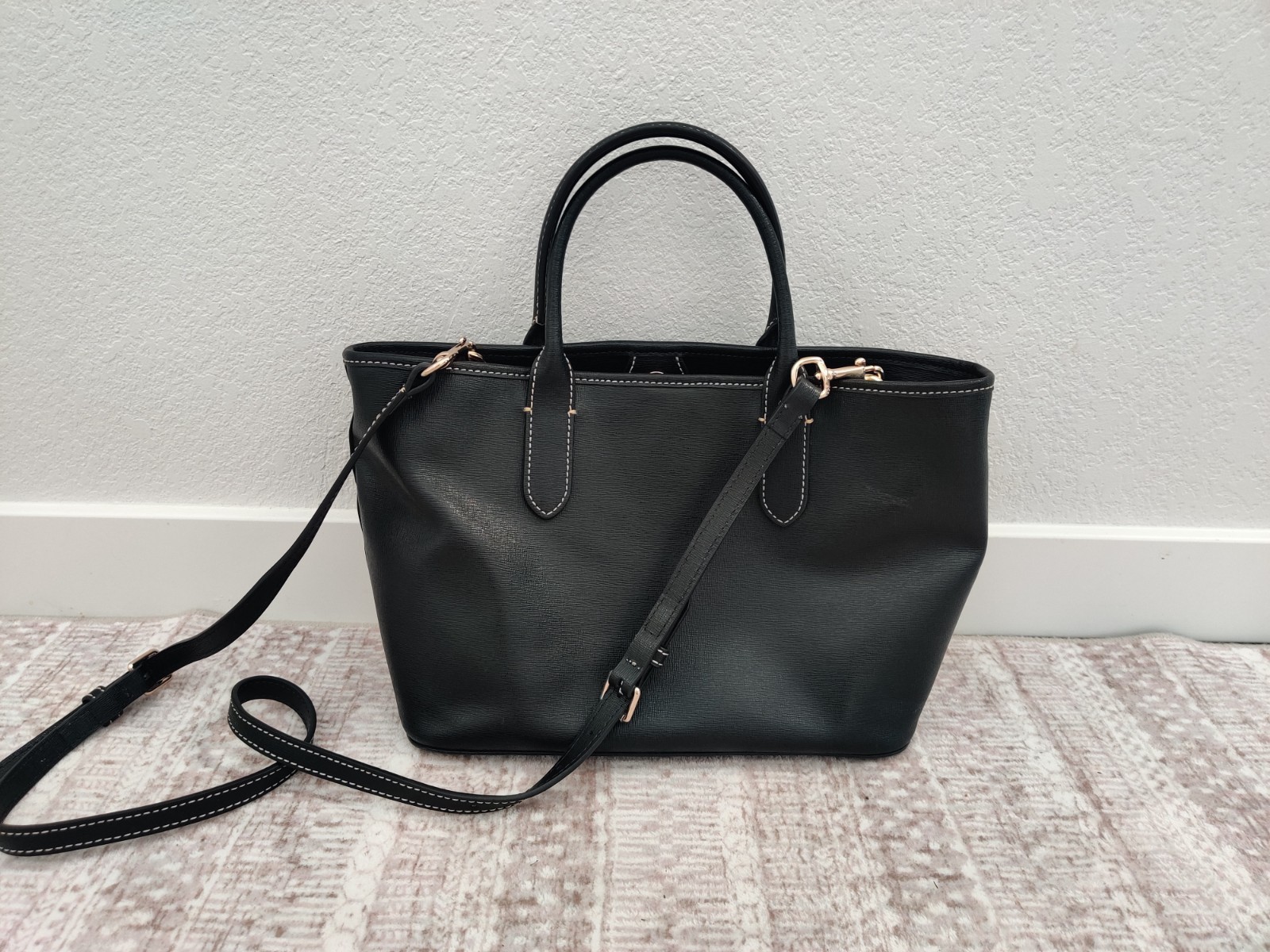 Dooney & Bourke Women’s Black Tote Double Handles Red Lining Inner Pockets