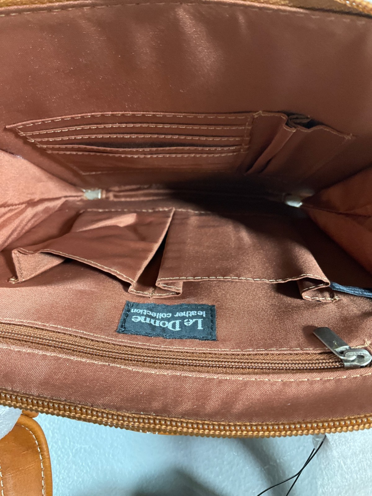 Le Donne Tan Leather Shoulder Bag – Structured Organizer with Adjustable Strap a