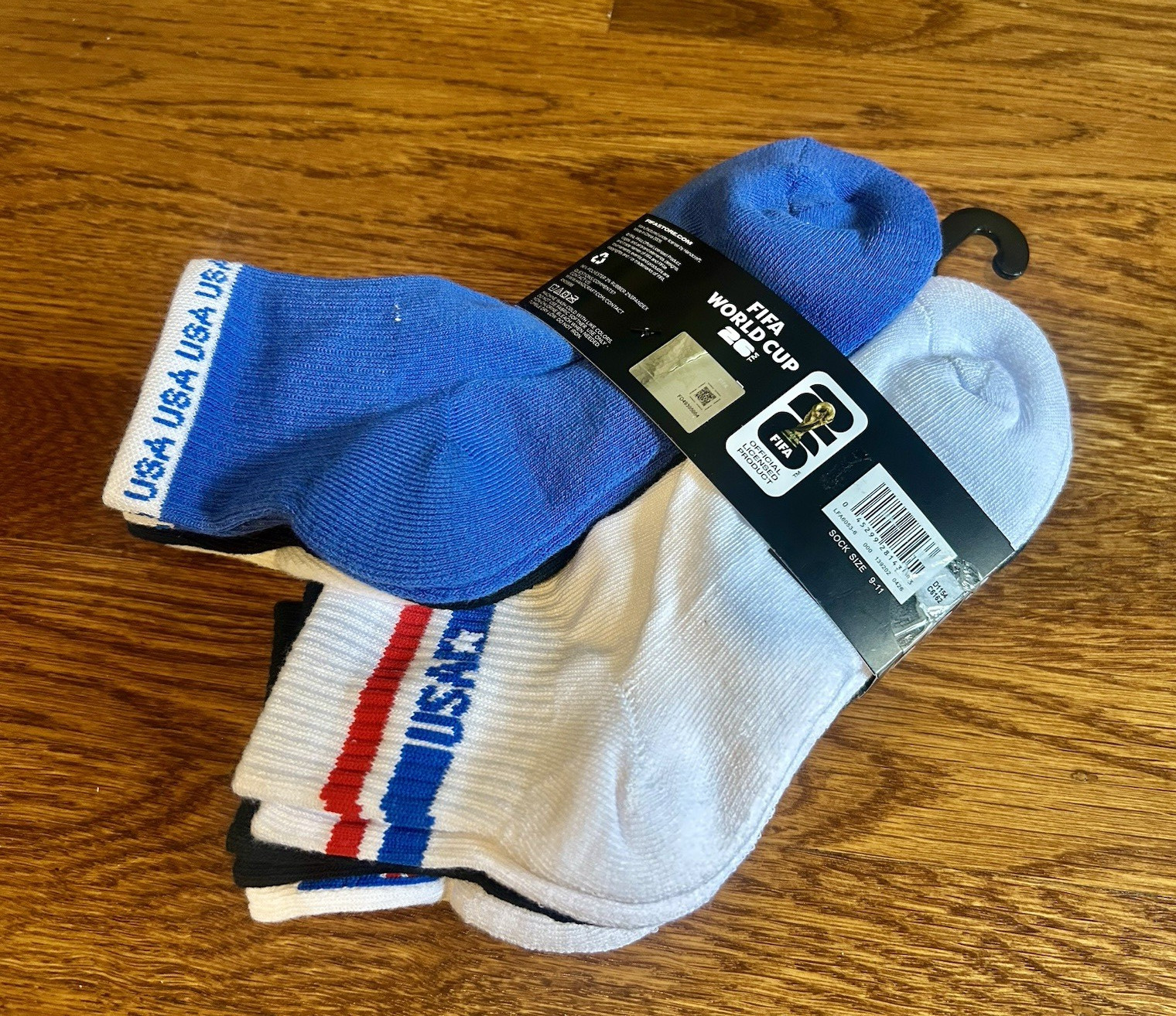 FIFA 26 women’s adult Ankle Athletic Socks Size 9-11 USA Graphic White/Blue/Red