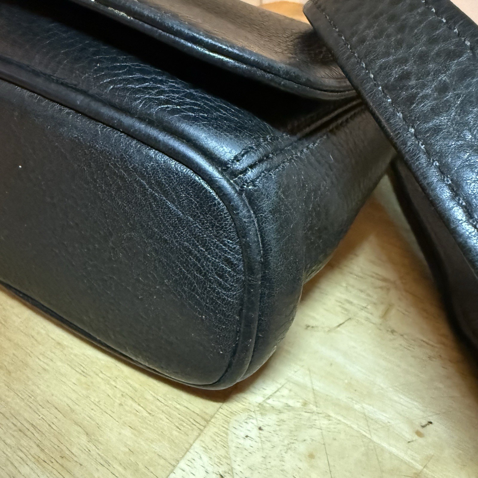 Coach 1997 Vintage G7M-4929 Sonoma Small Full Flap Black USA Full Grain Cowhide