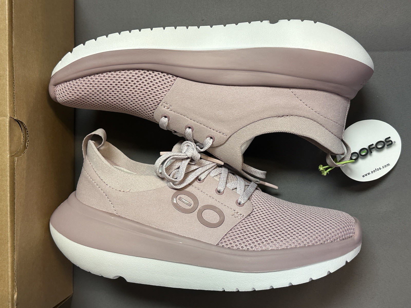 New OOFOS Women’s OOmy Stride in Stardust / White – Recovery Sneakers – Size 7