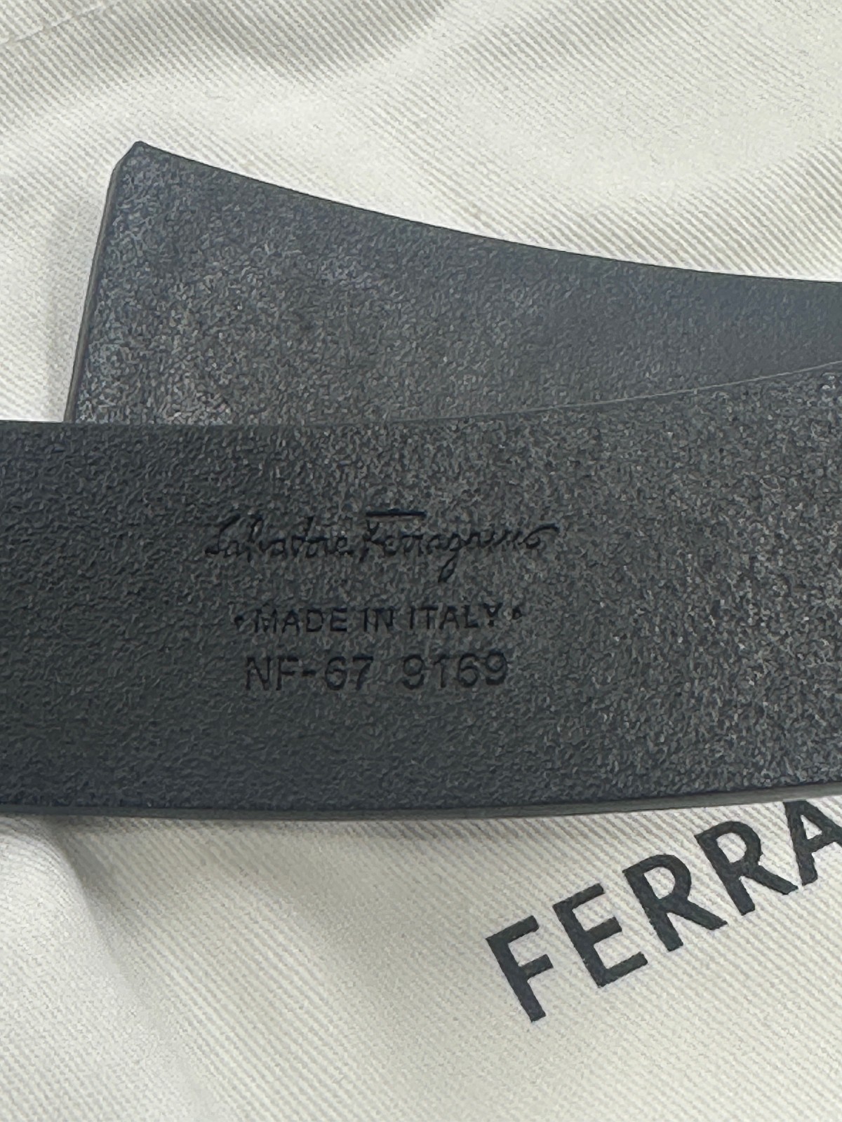 SALVATORE FERRAGAMO BLack Leather Mens Hose Shoe Print Belt