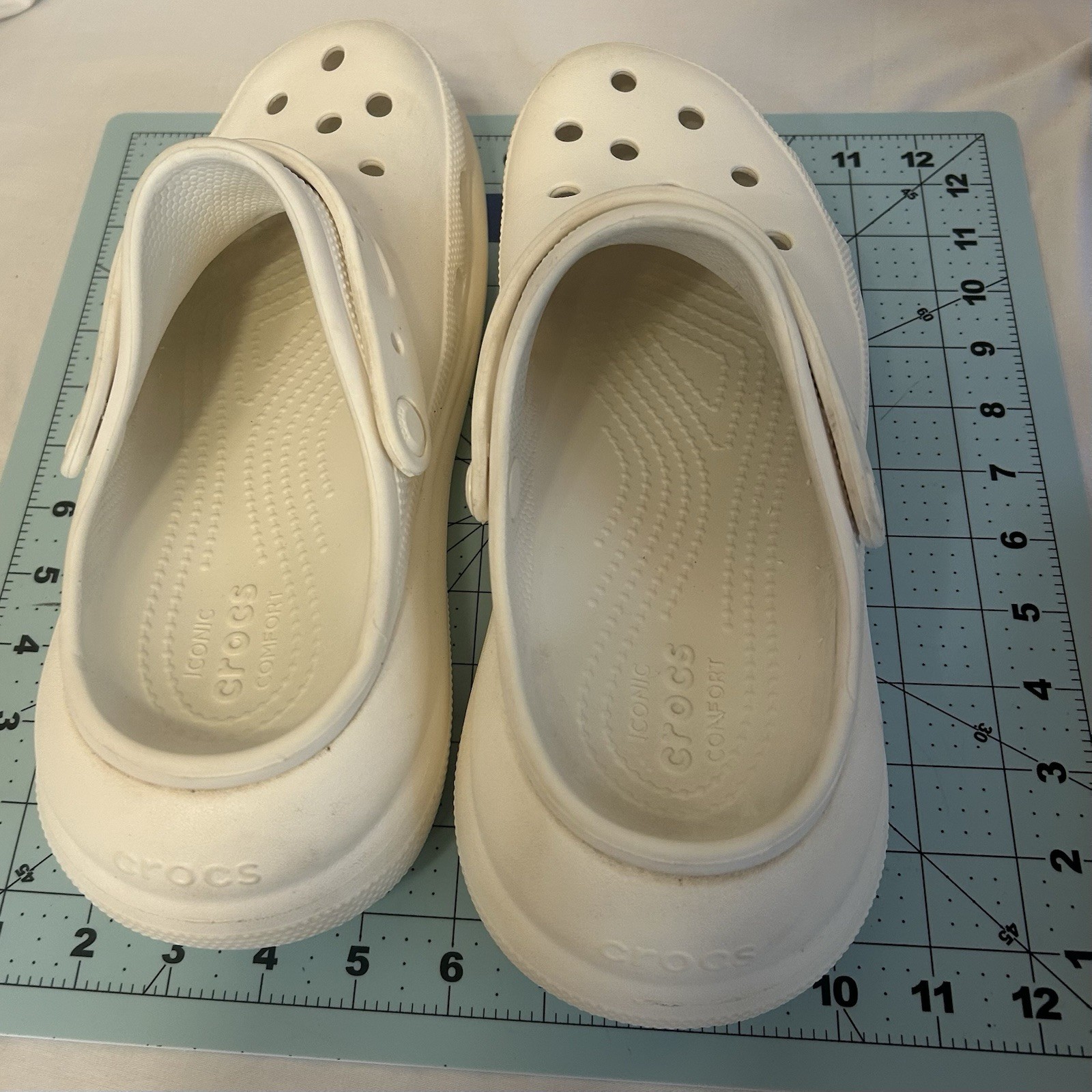Crocs Classic White Clog Slip-On Rubber Upper Unisex Adults US 9