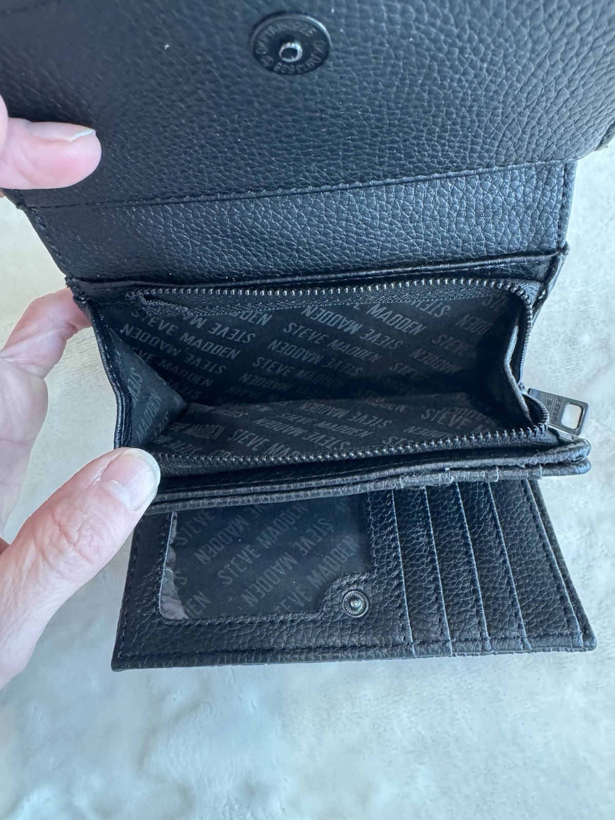 Steve Madden Black Folding Wallet Logo Zipper Button Credit Card Women