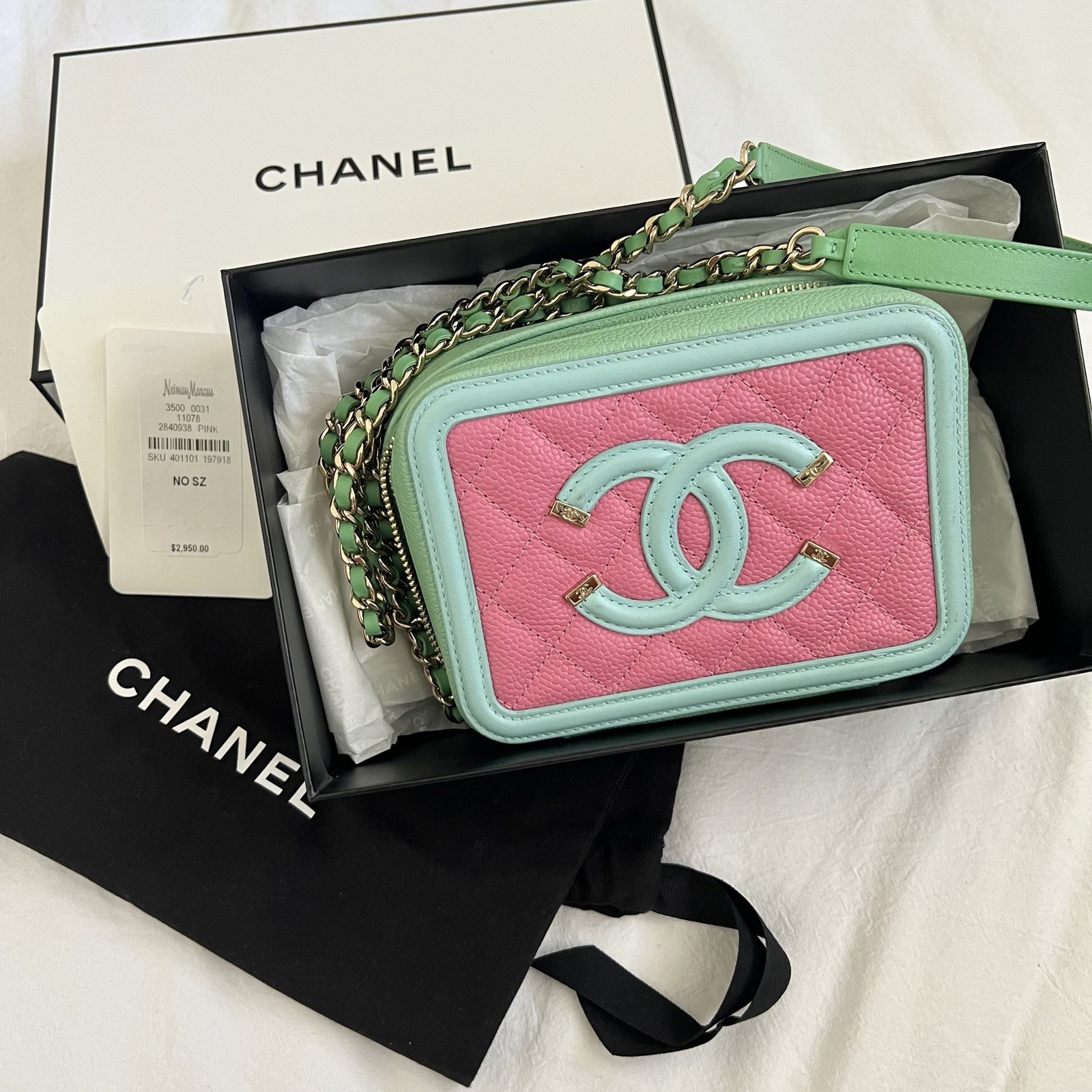 CHANEL Quilted Leather Crossbody Bag Pink with Gold Chain and CC Logo
