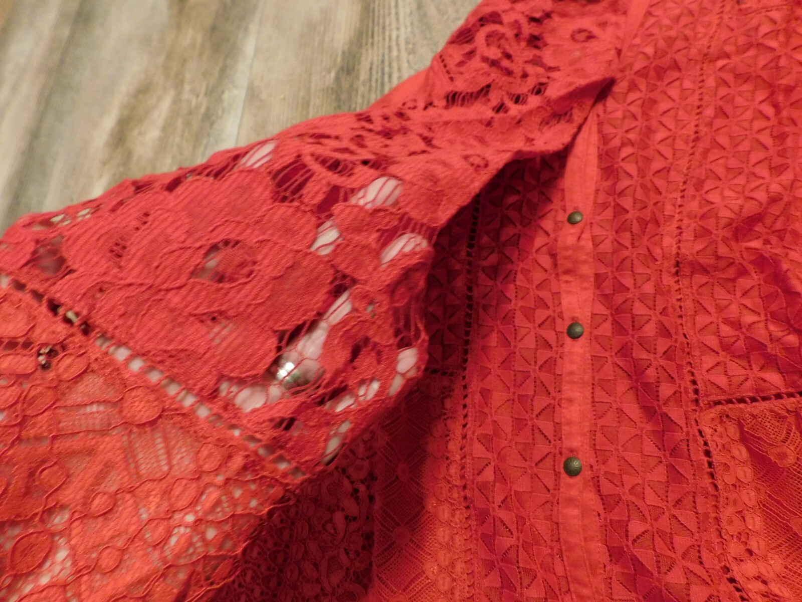 LUCKY BRAND RED LACE TOP SIZE MEDIUM NEW $59.5