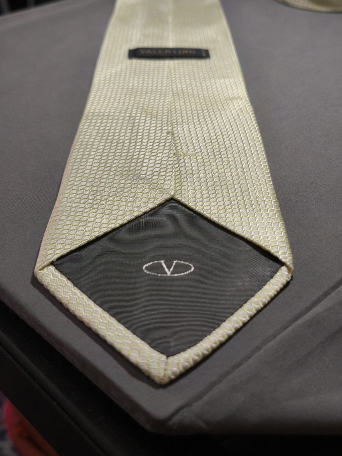Valentino – Solid Yellow Honeycomb Silk Tie Made in Italy