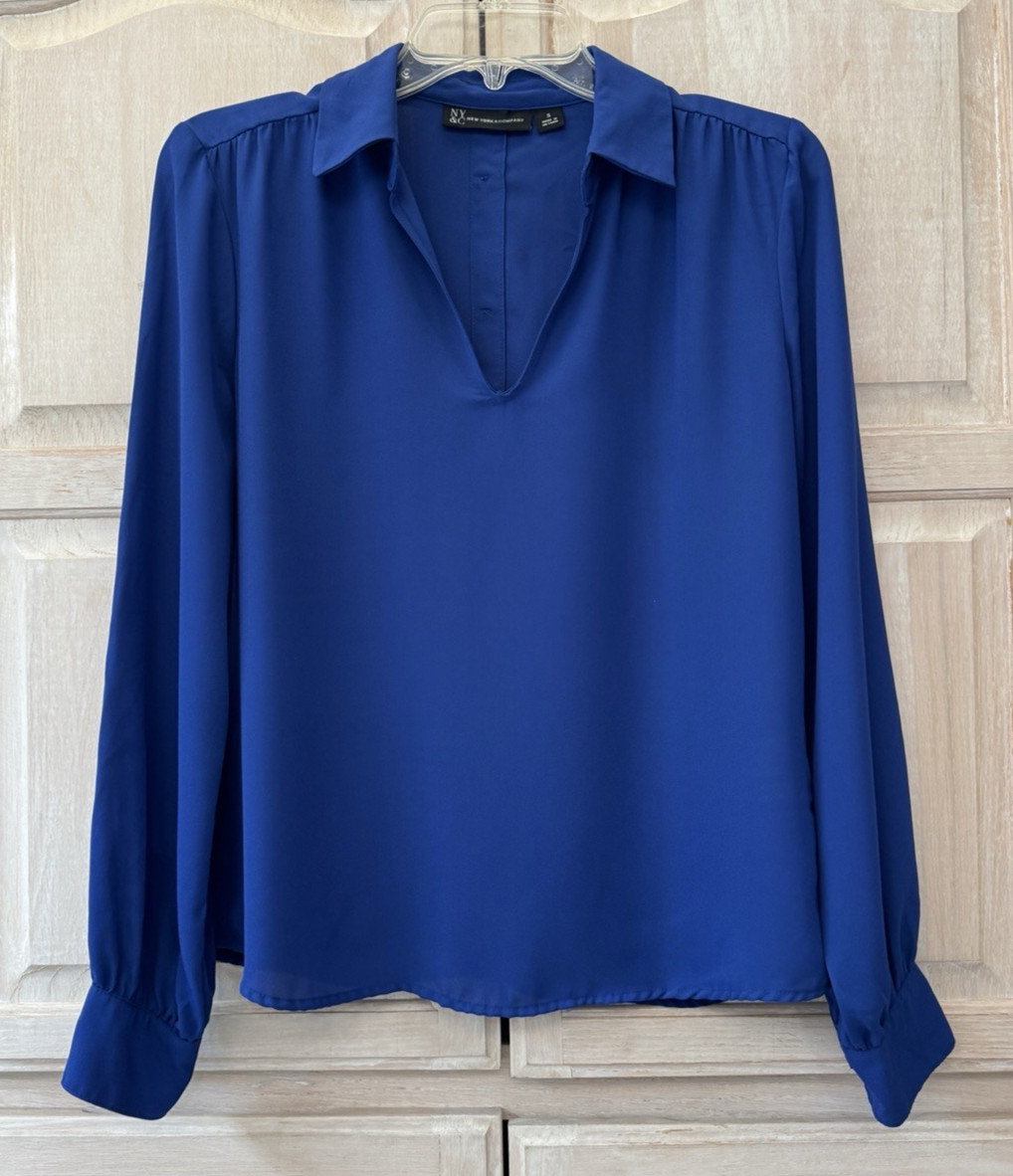 NWOT New York & Co. Blue Collared V-Neck Popover Button Back Trim Blouse Small