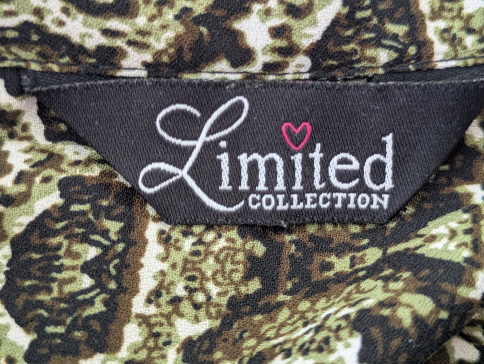 Yours Clothing Tunic/Top size 20 with sleeve tabs