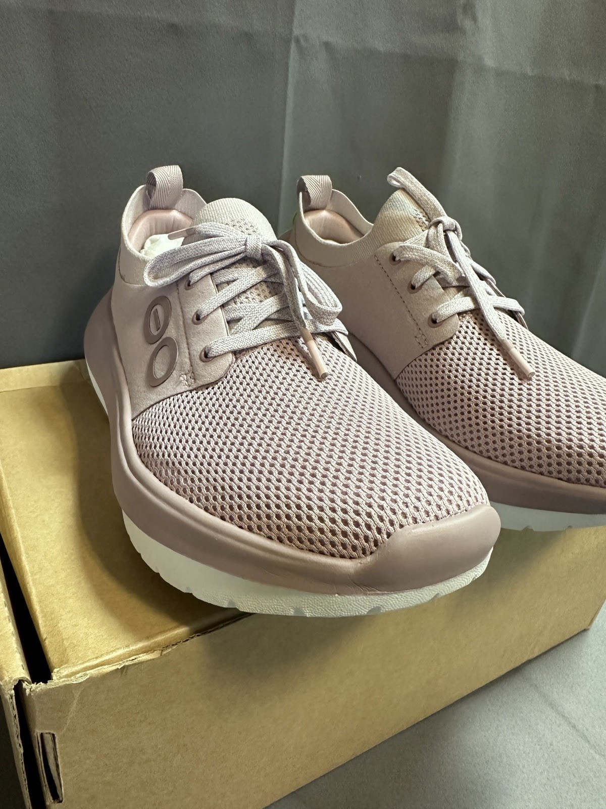 New OOFOS Women’s OOmy Stride in Stardust / White – Recovery Sneakers – Size 7
