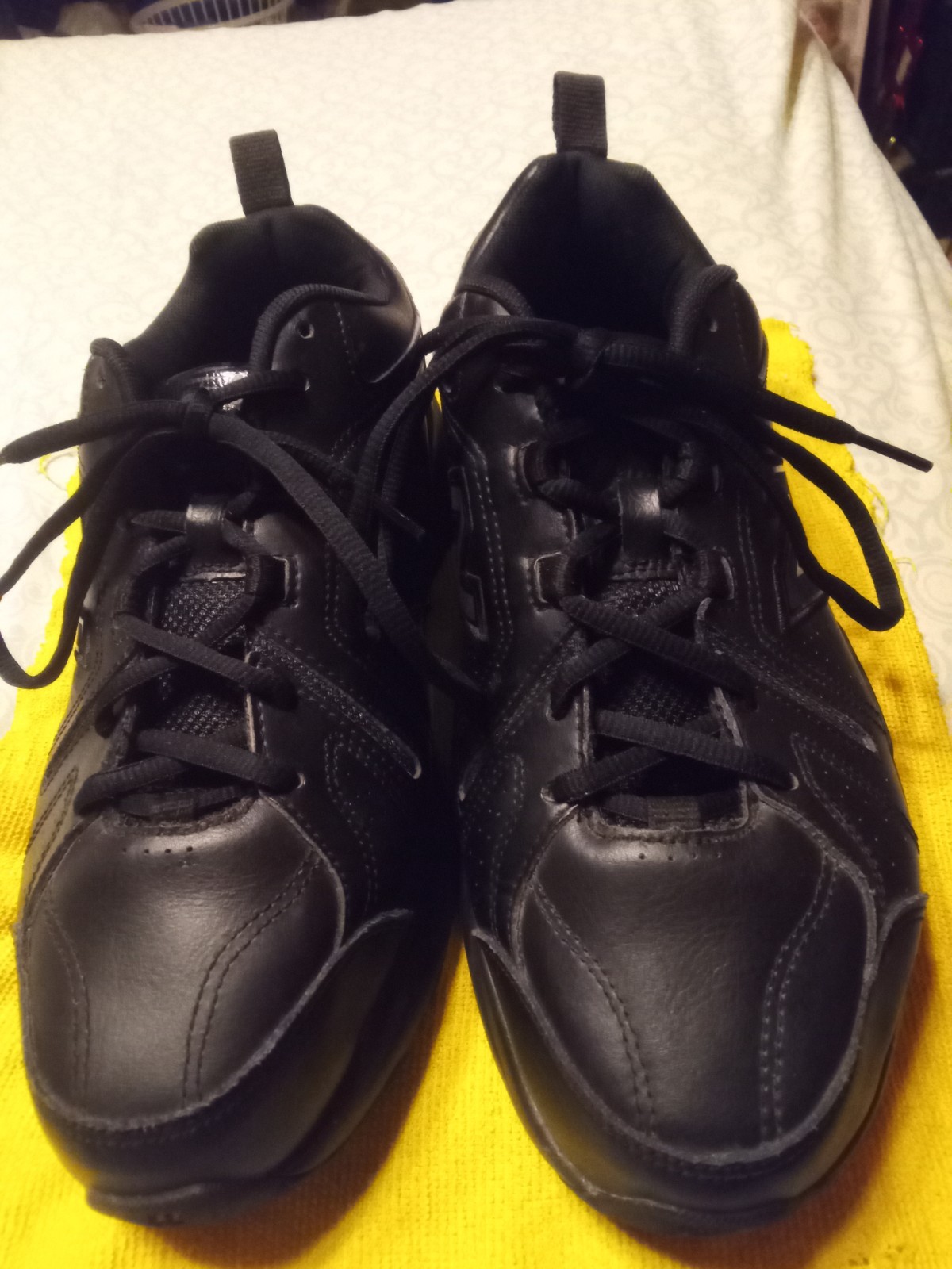 New Balance 608 Men’s Size 8.5 4E Black Leather Running Shoes