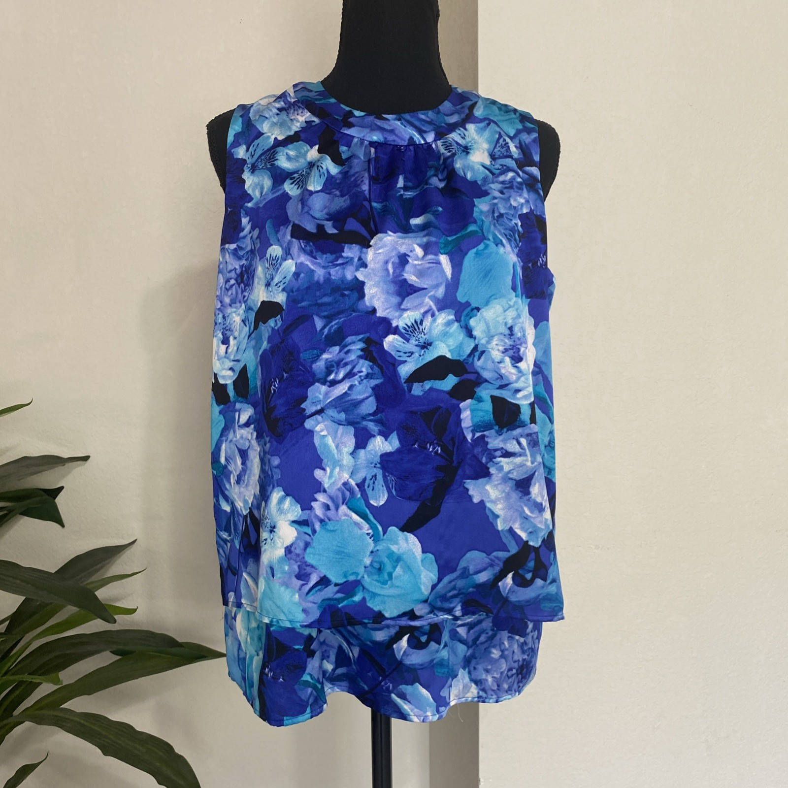 Calvin Klein Blue Floral Blouse S Sleeveless Layered Crepe Office Career Top