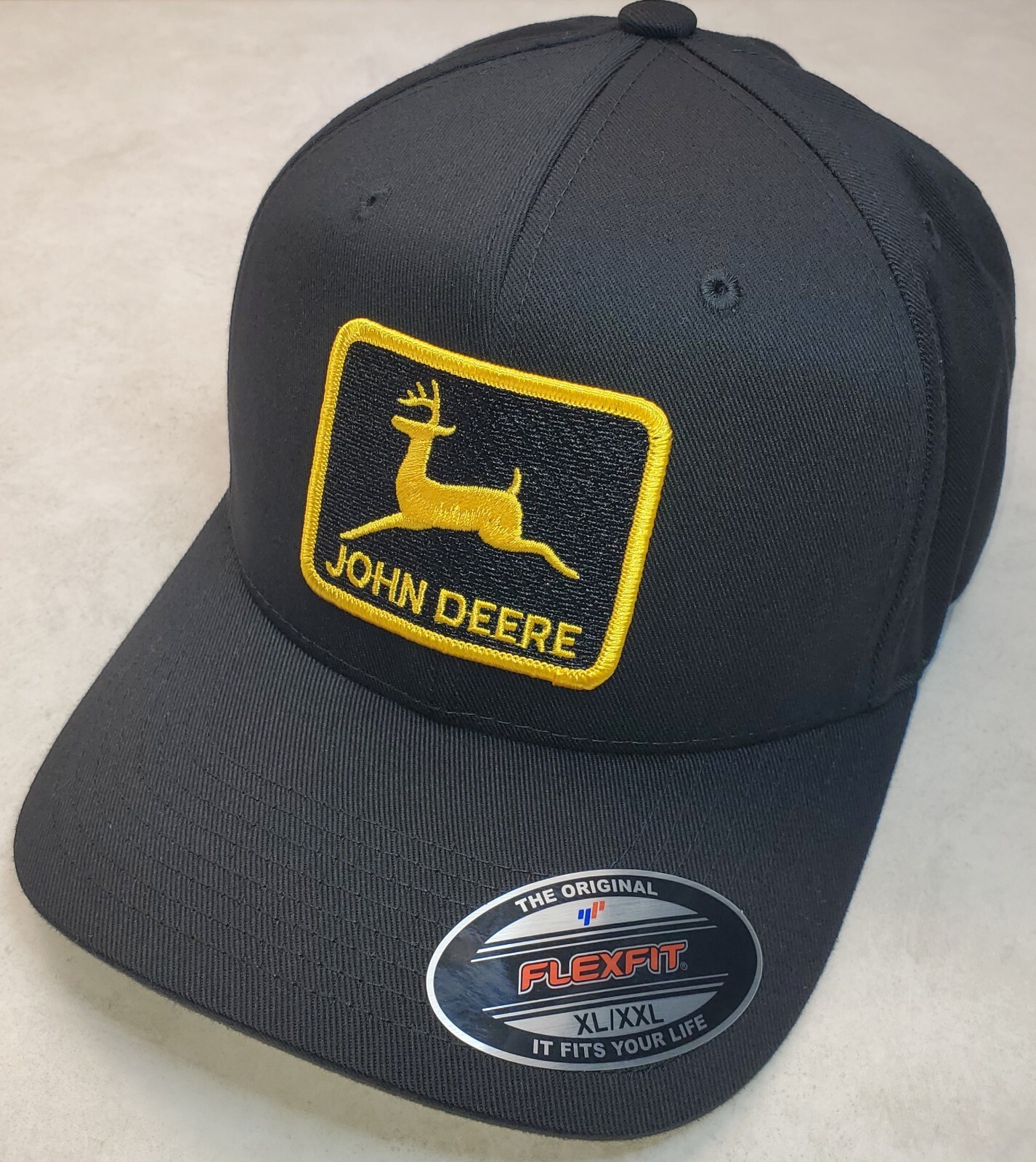 XXL / John Deere Patch Flexfit 6277 Combed Cotton Black XL/XXL 7 1/2″ – 8″
