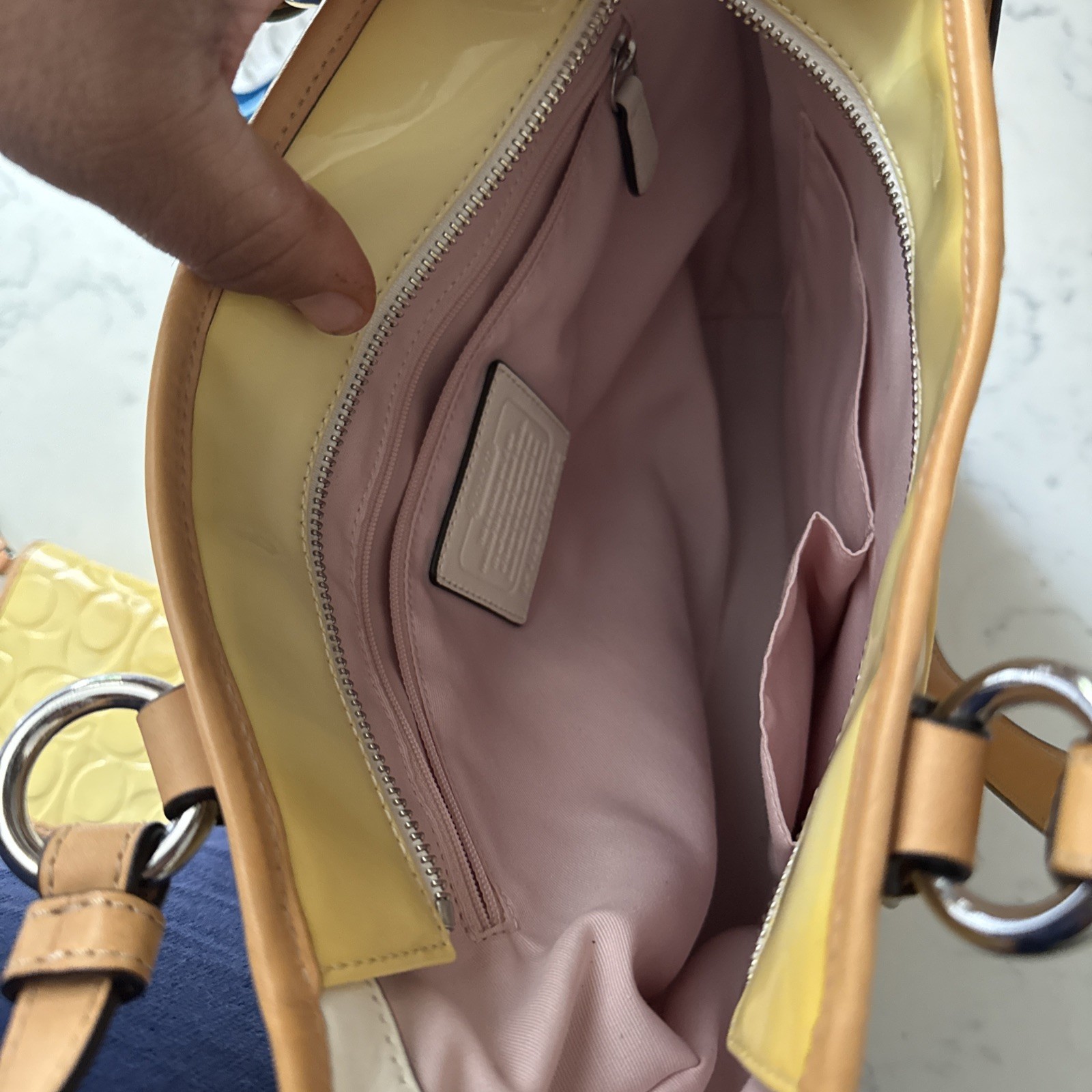 VTG Coach Peyton F22322 Patent Leather Embossed Tote Yellow Tan Trim Bag Wallet