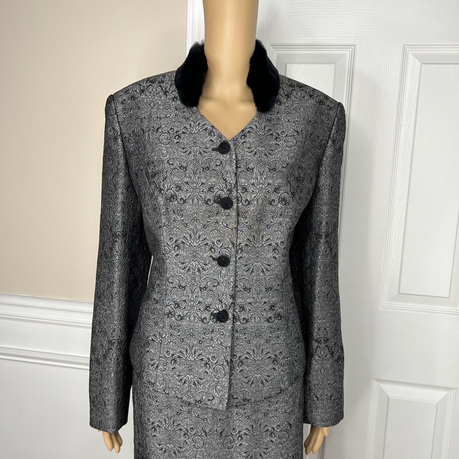 John Meyer Polyester Rayon Skirt Suit 12 Gray Floral Faux Fur Collar Timeless