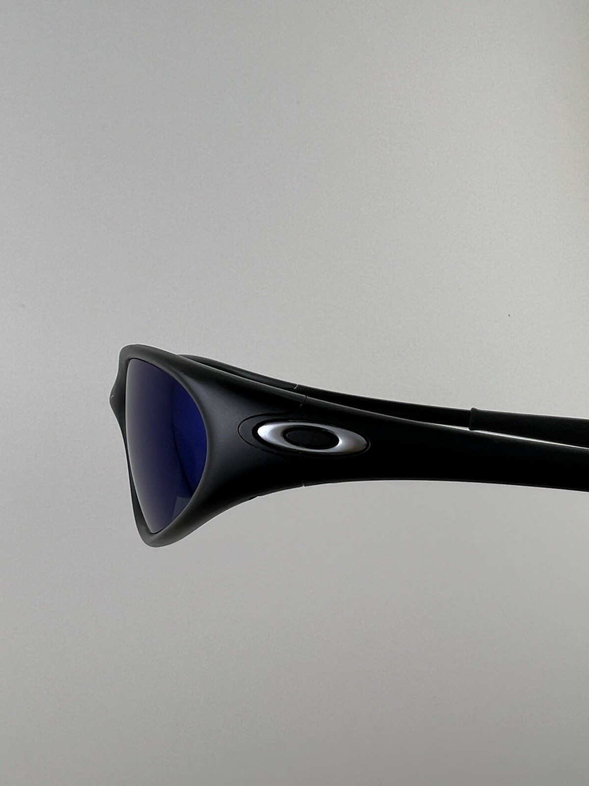 Oakley Minute 1.0 Matte Black Frame Ice Iridium Lens Silver Icons XX RARE