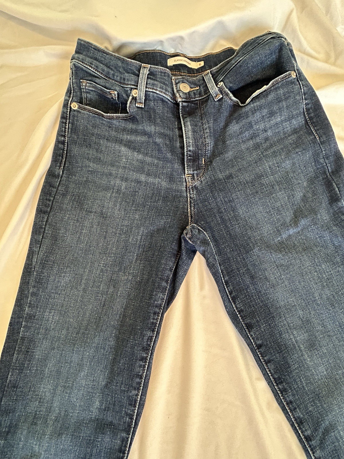 Levi’s Women’s Straight Leg Stretch Denim Jeans Medium Wash Mid Rise Size 6