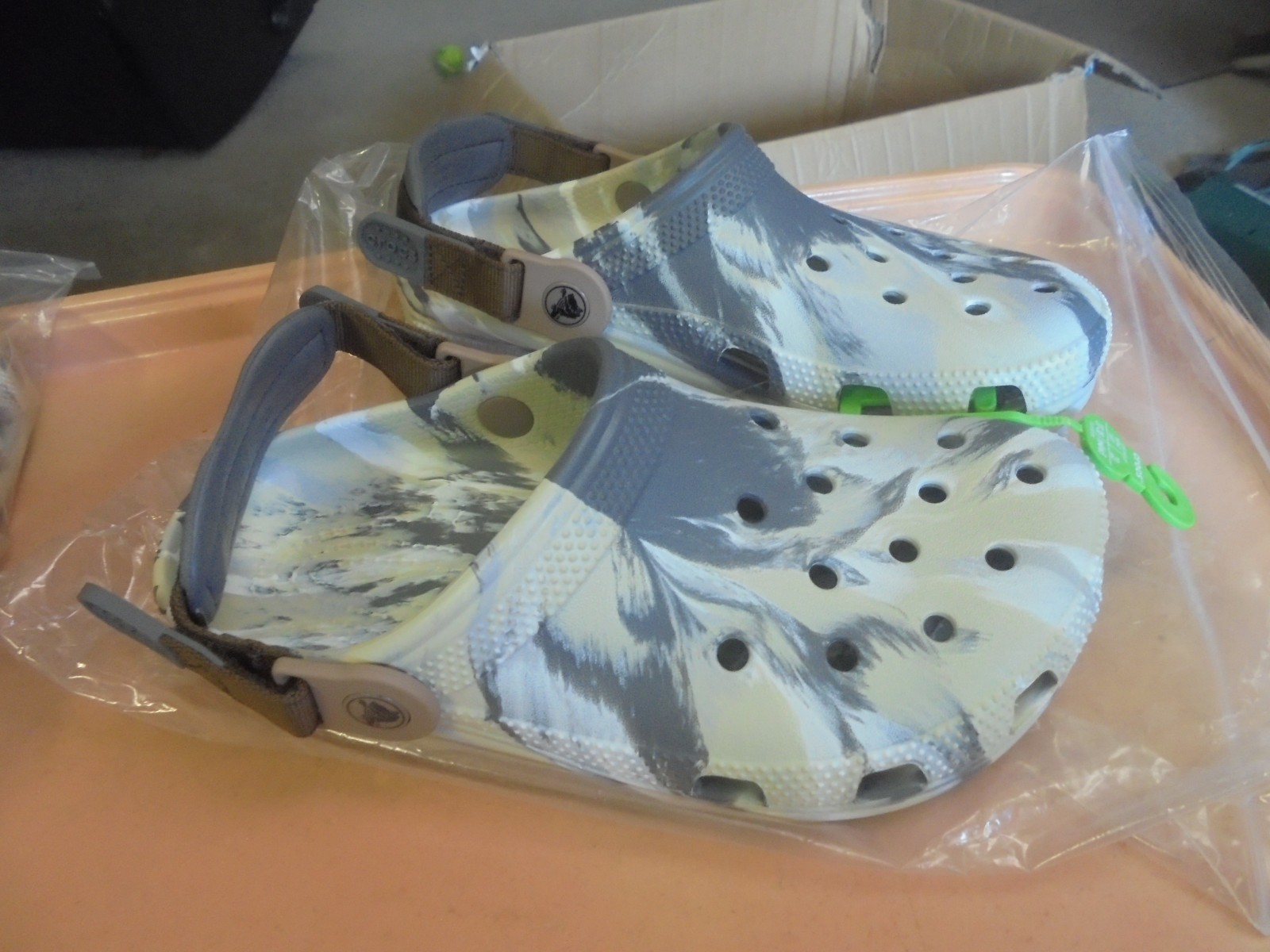 New Crocs Classic Adjustable slip resistant Graphic Clog Men’s 5 Women’s 7 grey
