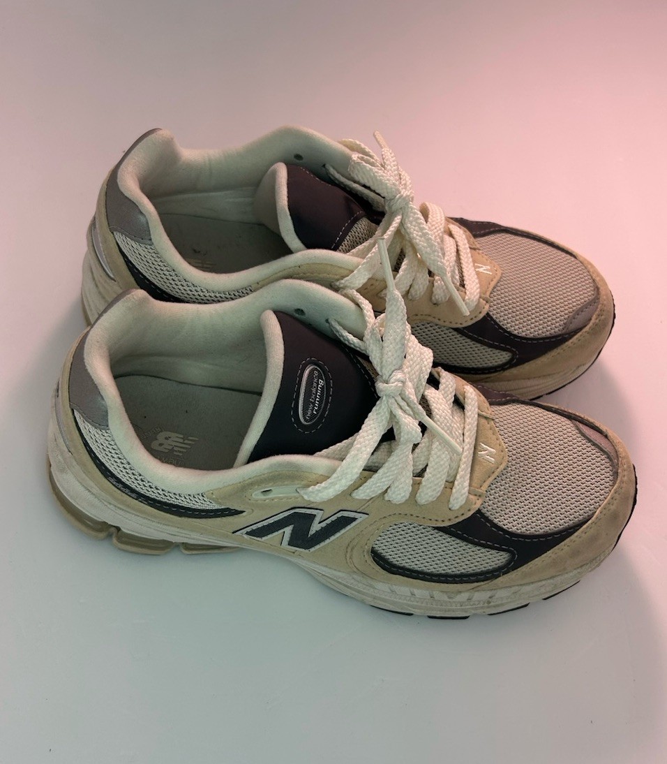KIDS NEW BALANCE Cream 2002R GRADE-SCHOOL boys size US 6 GC2002FA
