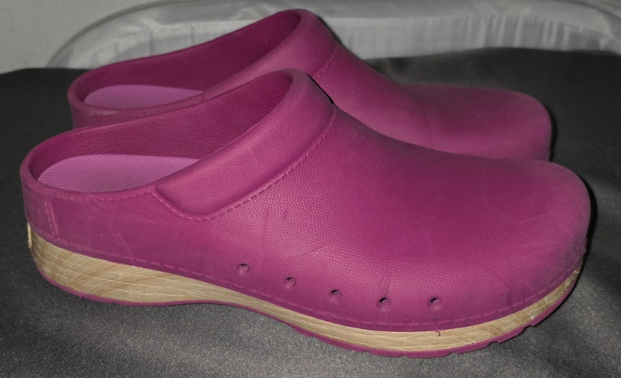 2025 Dansko Women’s Kane Molded Fushia EVA Clog Size 42 EU /11.5-12 US