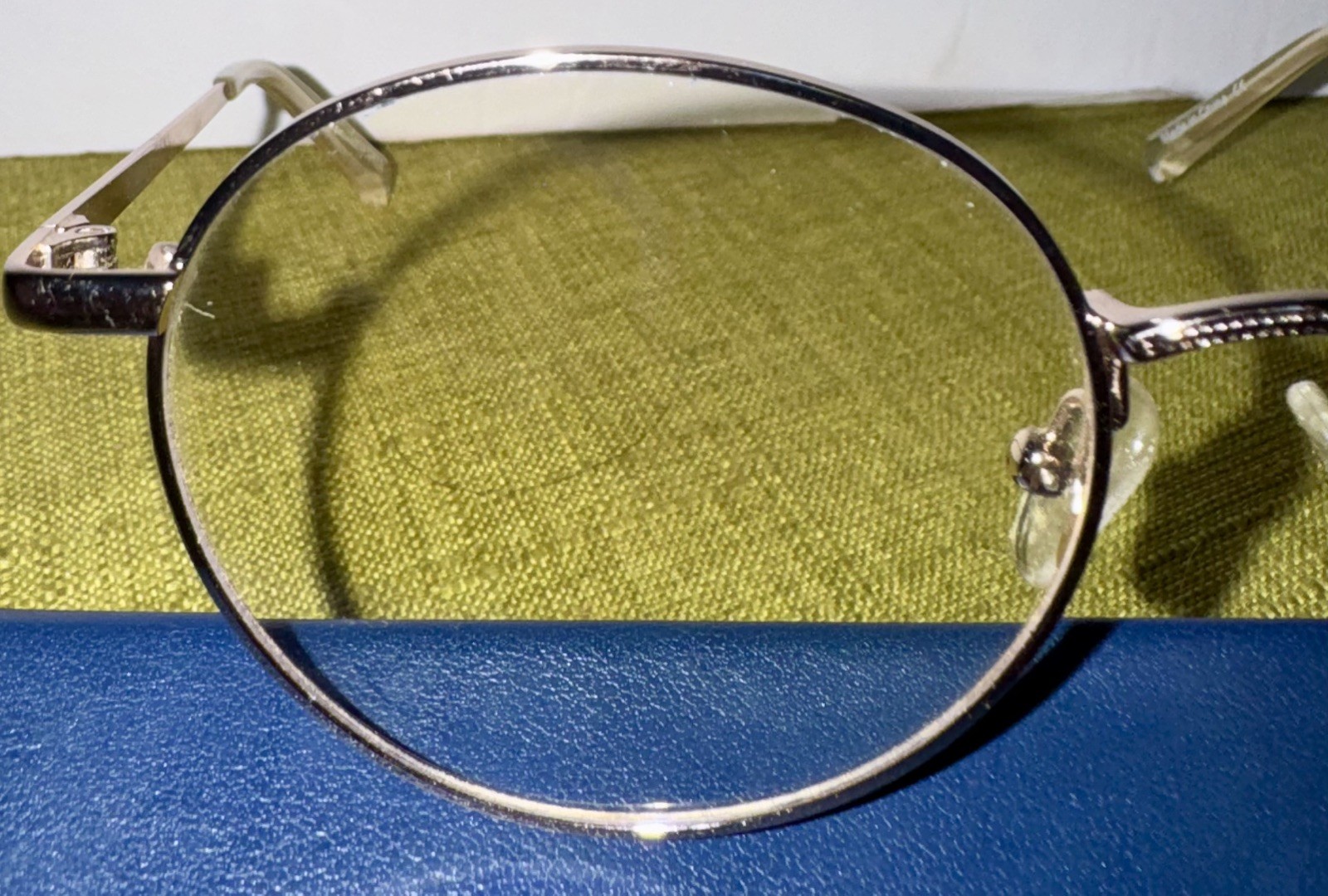 Quay Australia “I See You” Gold Metal Frame Round Blue-Light Blocking Glasses